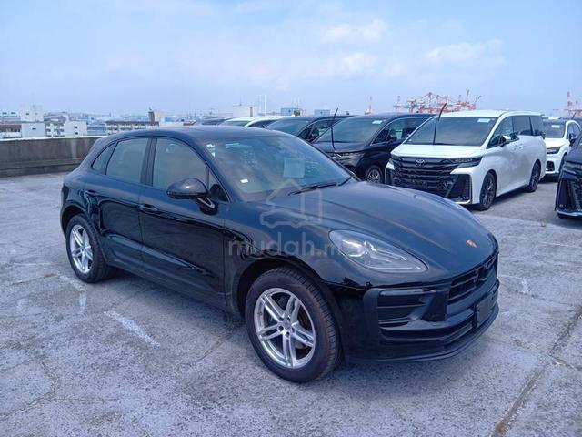 2023 BOOKNOW P/Roof BlackRed H/Spec Porsche MACAN - 3