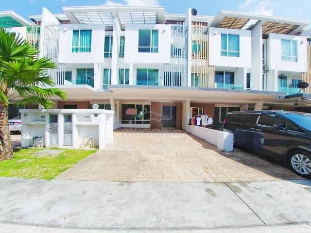 FOR RENT / PARTLY FURNISHED 3 Storey SUPERLINK CASSIA GARDEN RESIDENCE 1