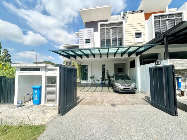 FULLY RENOVATED CORNER 3 Storey Emerald Residence Alam Impian 1