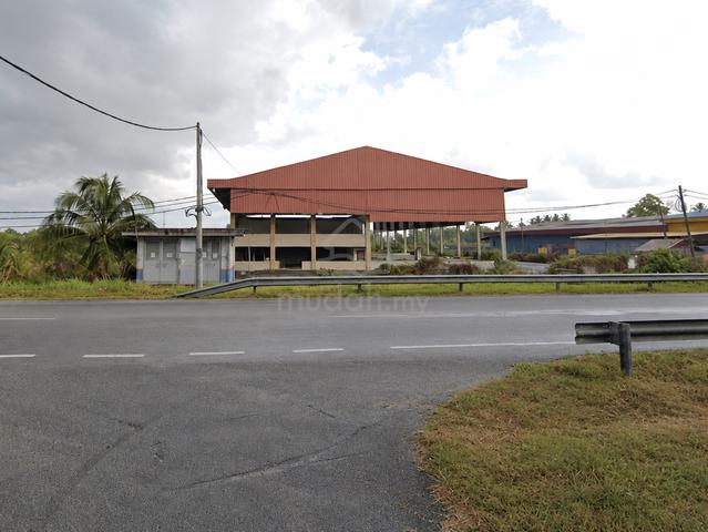TANAH STATUS BANGUNAN + GUDANG UNTUK DIJUAL di JALAN UTAMA PASIR PUTIH 1