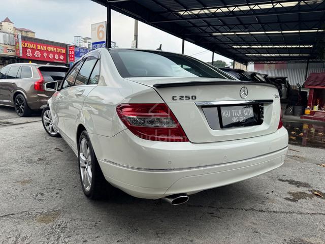 Mercedes Benz C200 1.8 CGI BLUE EFFICIENCY Turbo - 2