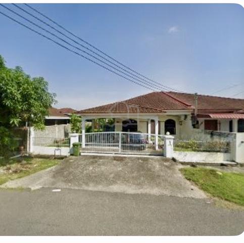 Single storey semi detached at Desa Pujut permyjaya 1