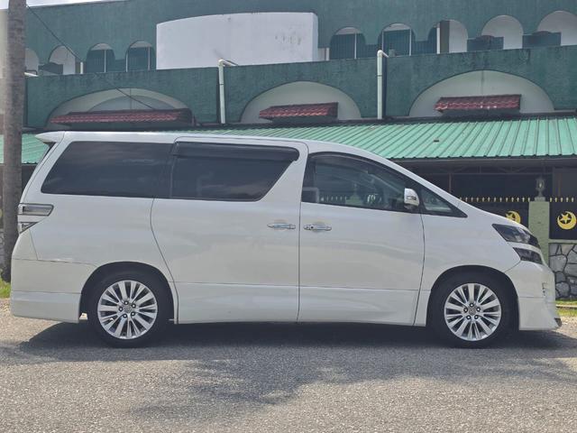 BLACK INTERNIOR FULLY LOADED toyota vellfire 3.5 - 4