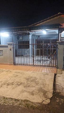 Corner Lot House for Rent – Jalan Hamzah Alang 4, Taman Kapar Ria 2
 1