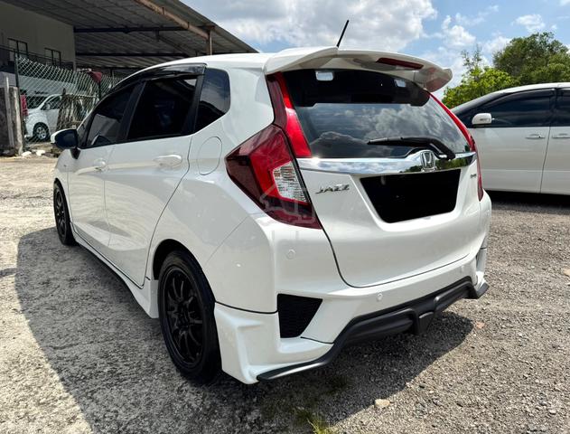 2015 Honda JAZZ 1.5 V (A) - 4