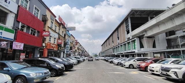 Kepong town center 3 story Endlot shop office for sale 1