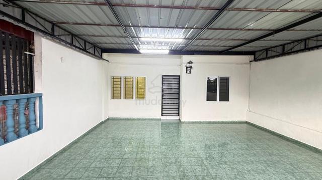 Bandar Selesa Jaya, Skudai Single storey landed below market house 1