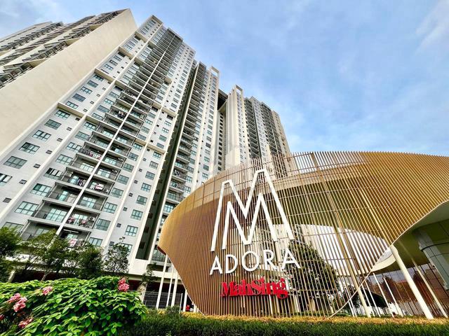 M Adora 1