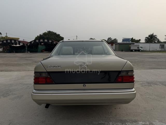 1 owner classic Mercedes Benz 230E 2.3 W124 (A) - 3
