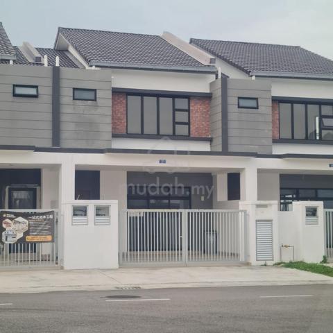 Kulai/ Rumah Sewa/ Rimbun Residences/ 4 bed 3 bath 1