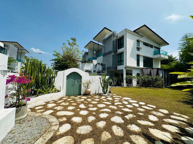 Spacious Corner 3 Storey Semi-D Taman Villa Perdana, Kajang 1