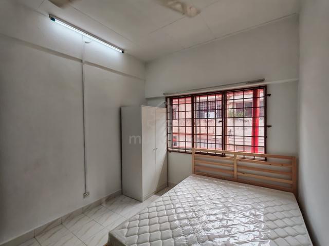 Room 1 @ 2nd floor Shop Apartment, Seksyen 7,Shah Alam-near UITM-Ready 4