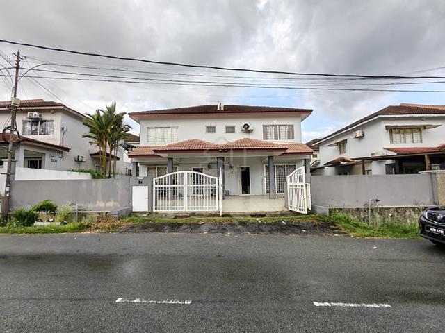 2 Storey Bungalow House Taman Pinggiran Putra Seri Kembagan for Sale 1