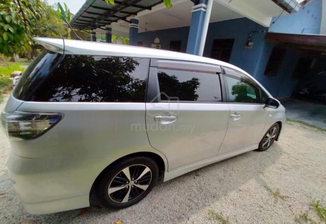 2009 Toyota WISH A) - 2