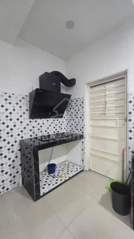 Rumah Teres 2 Tingkat, Aman Putri 1