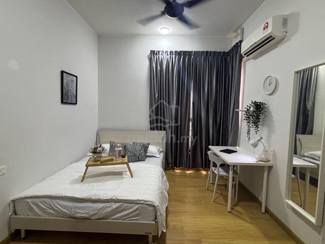 Sub-Master Room with Seaview Royal Strand Danga Bay 1