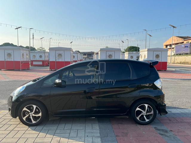2013 Honda JAZZ 1.3 (HYBRID) FACELIFT (A) - 2