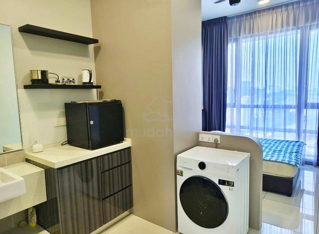 Queens Residences Q1 @ Queens Waterfront 1