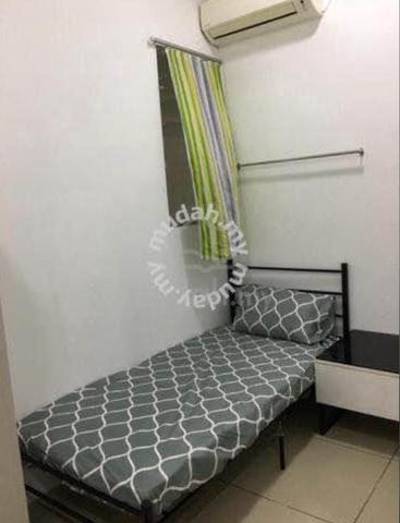 **Larkin M Condo – Room for Rent** 1