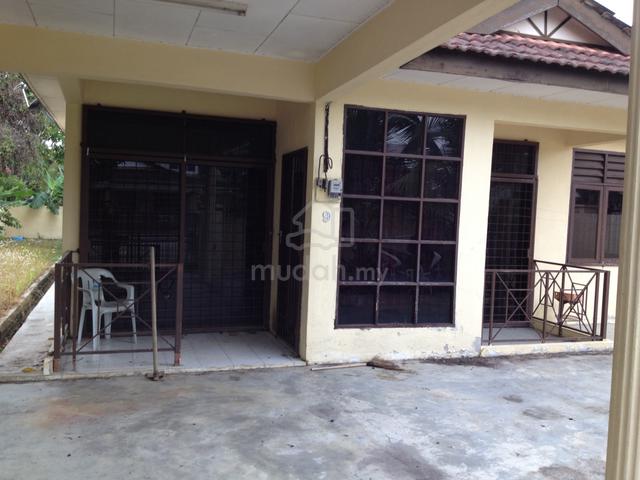 Bungalow in Taman Markisah near to industrial estates 1