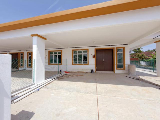Bumi Lot Full Loan Freehold Single Storey 22x70sqft Near Cheng Lotus 1