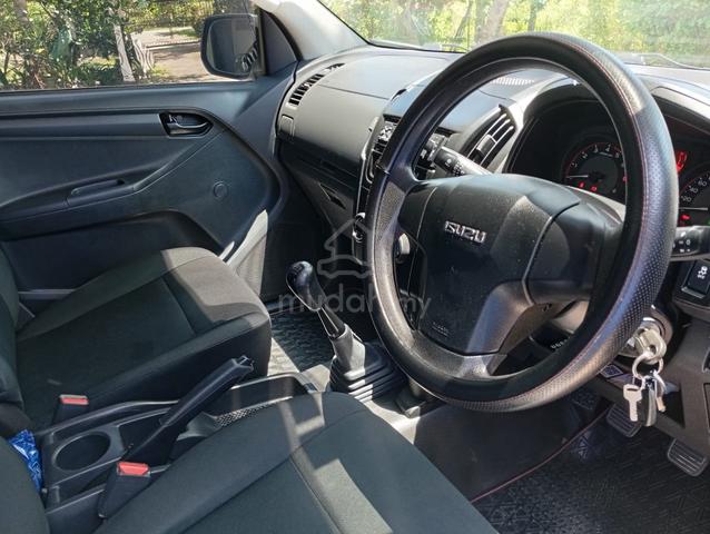 2021 Isuzu D-MAX 4X4 1.9L (M) - 4