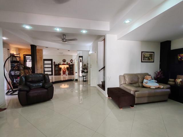 Value buy Fully Renovated 2.5 Storey Corner House For Sale 2