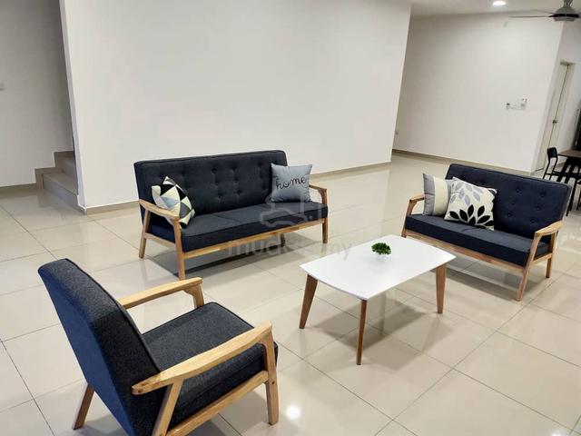 Medium room + own bathroom + free agent/lawyer fee 3