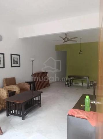 Townhouse Gated & Guarded Seri Kembangan 1
