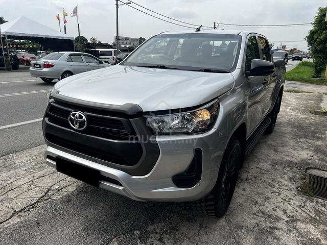 Toyota HILUX 2.4(A)REVO E D/C VNT 6PSD 4X4 Pickups - 1