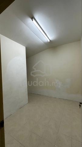 Rumah untuk disewa di indera sempurna 4