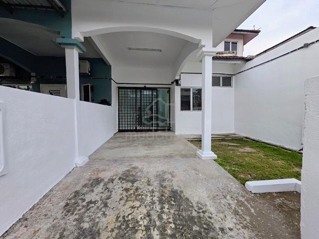 Rumah Teres Setingkat Puncak Alam |New Paint | Ready To Move In 1