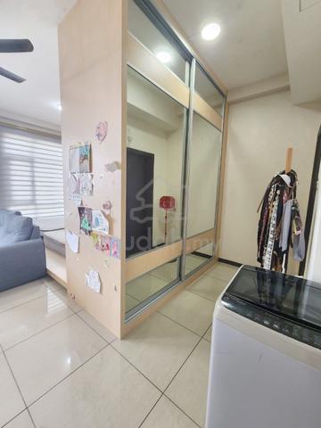 Molek Regency 1
