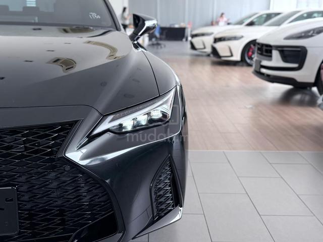 Lexus IS300 2.0 F-SPORT Mode Black Glitter Edition - 5