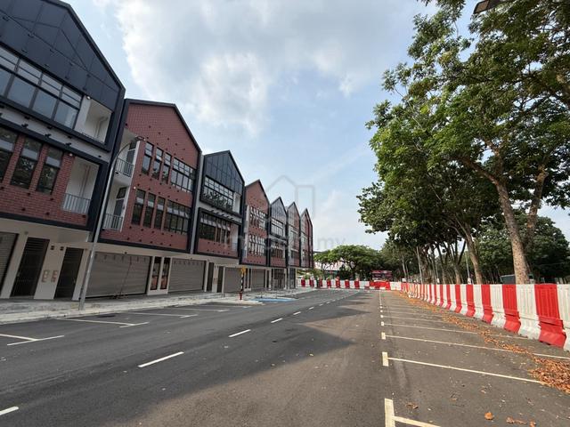 skudai sutera utama brandnew 3 storey shoplot facing mainroad for ren 1