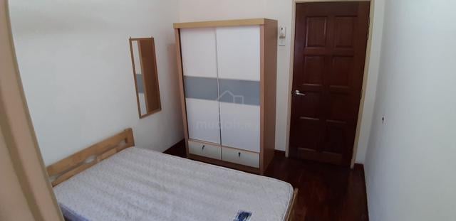 Middle Room (Bandar Botanic) Female only 1