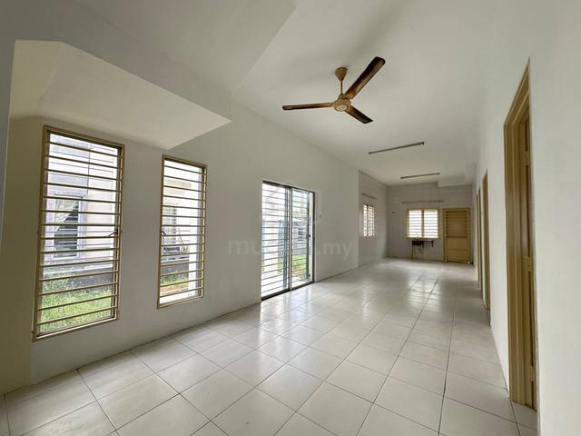 The Lake Residence Puchong | End Lot | Ground Floor | Extra Land 1