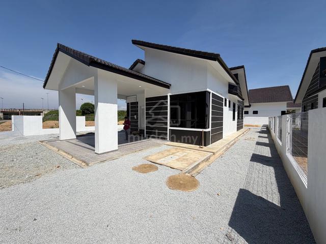 Banglo Kg. Chengal Tepi Highway KbKk Kota Bharu 1