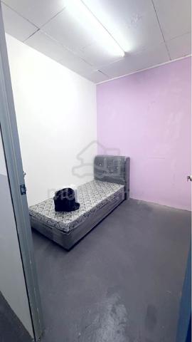 9 rooms suitable office/ room rental. hv bus to CIQ 1