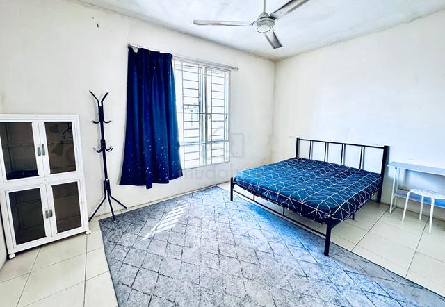 [Perempuan Saja] Nice Medium Room @ PV12 Condo Setapak Central Mall 1