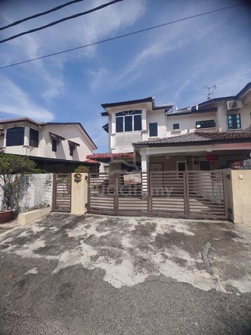 Double storey intermediate corner house for sale  at Bercham  1