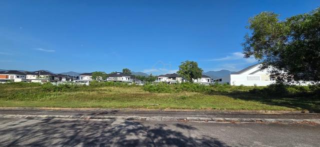 Lot Banglo Gerbang Meru Ipoh Depan Padang  1