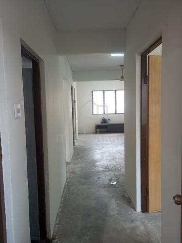Apartment Idaman 1