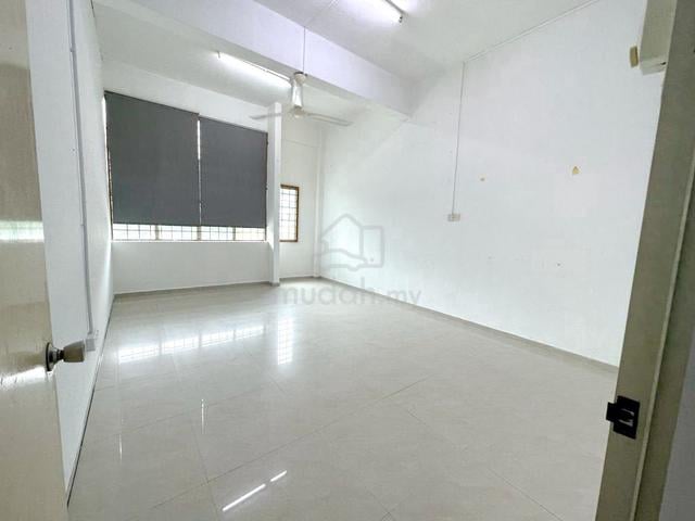 Rare Find 1st Floor Office Semenyih/ Bandar Rinching For Rent 1