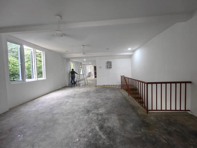 Office Tingkat 1 Endlot 20'x80' 5Bilik 5