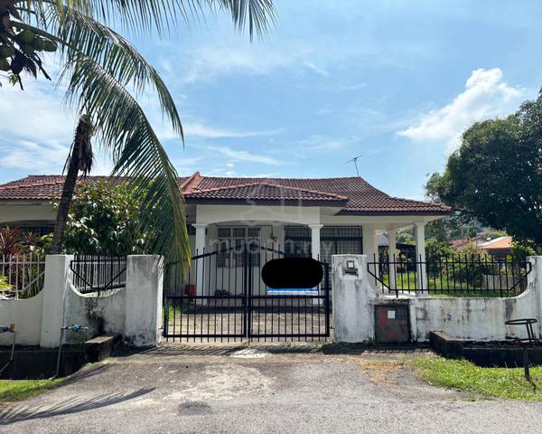 For Sale: (CORNER LOT) Semi D Taman Seroja, Bandar Baru Salak Tinggi, 1