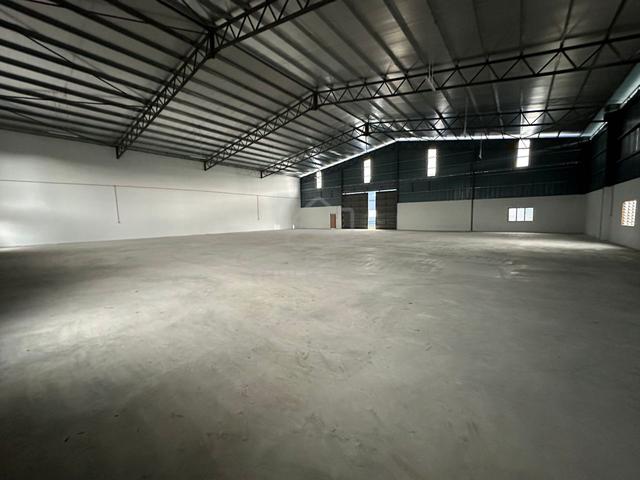 Warehouse Facing Main Road At Sungai Buloh For Rent 1