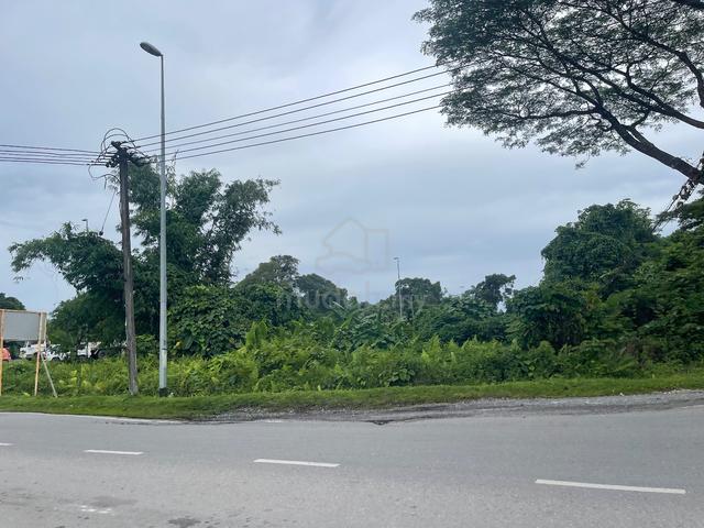 Two pieces empty land beside School Jln Arang 1
