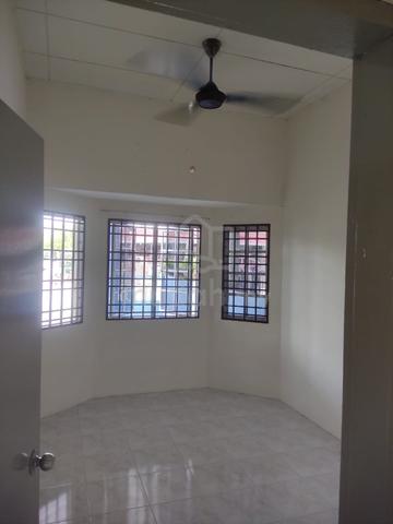 Rumah Teres 1 tingkat untuk dijual End Lot 1