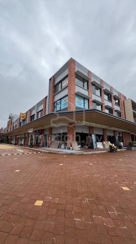 End Lot 3 Storey Shop Lot Gamuda Cove Townsquare ( Corner Lot ) 1